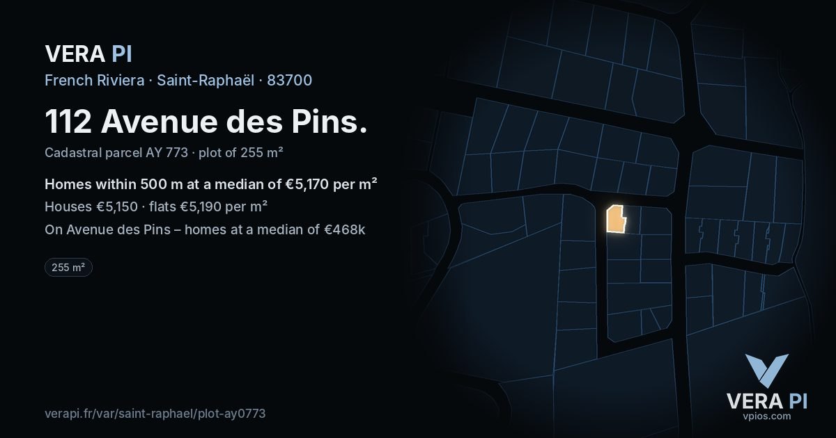 112 Avenue des Pins, Saint-Raphaël at night – the plot lit, the parcels around coloured by the prices near them