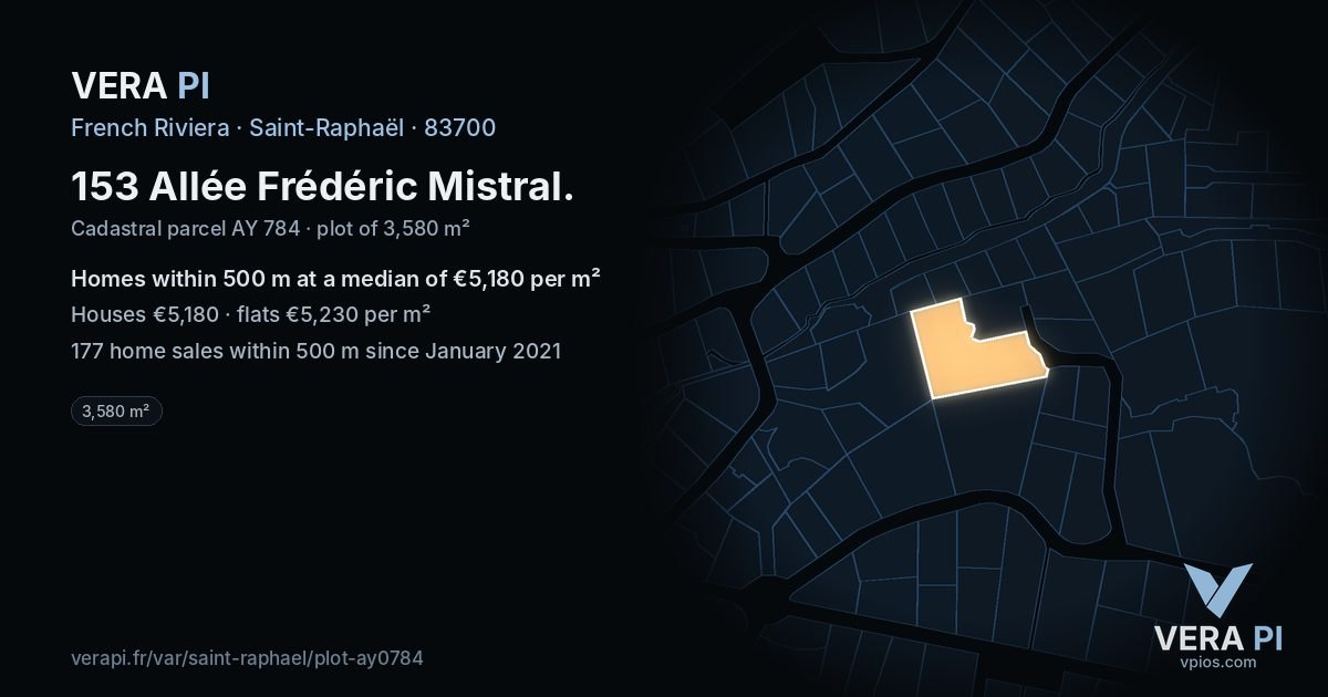 153 Allée Frédéric Mistral, Saint-Raphaël at night – the plot lit, the parcels around coloured by the prices near them