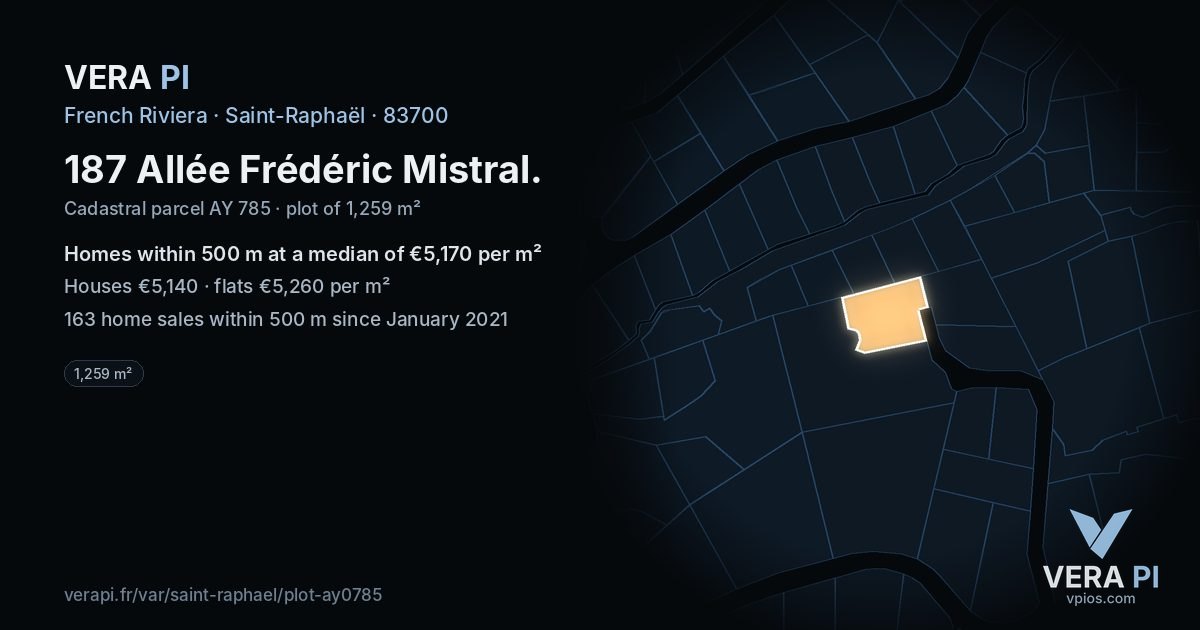 187 Allée Frédéric Mistral, Saint-Raphaël at night – the plot lit, the parcels around coloured by the prices near them
