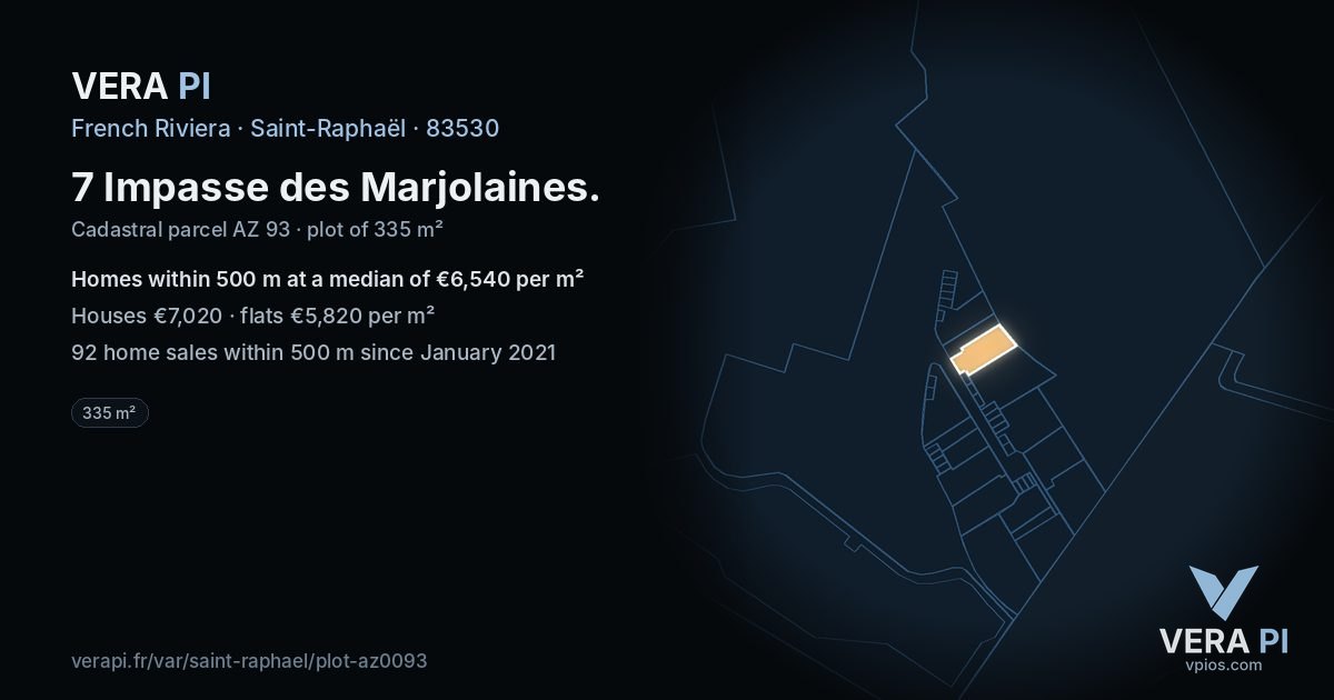 7 Impasse des Marjolaines, Saint-Raphaël at night – the plot lit, the parcels around coloured by the prices near them