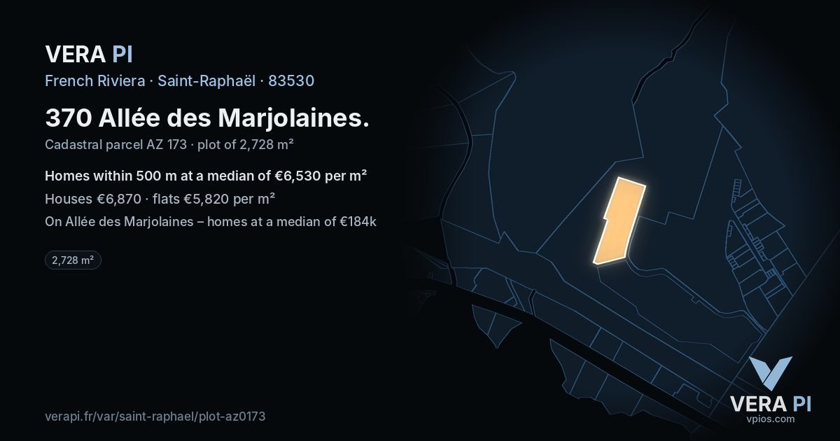 370 Allée des Marjolaines, Saint-Raphaël at night – the plot lit, the parcels around coloured by the prices near them