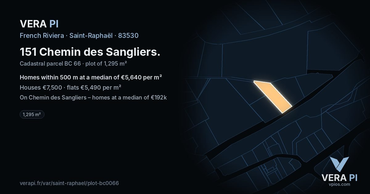 151 Chemin des Sangliers, Saint-Raphaël at night – the plot lit, the parcels around coloured by the prices near them