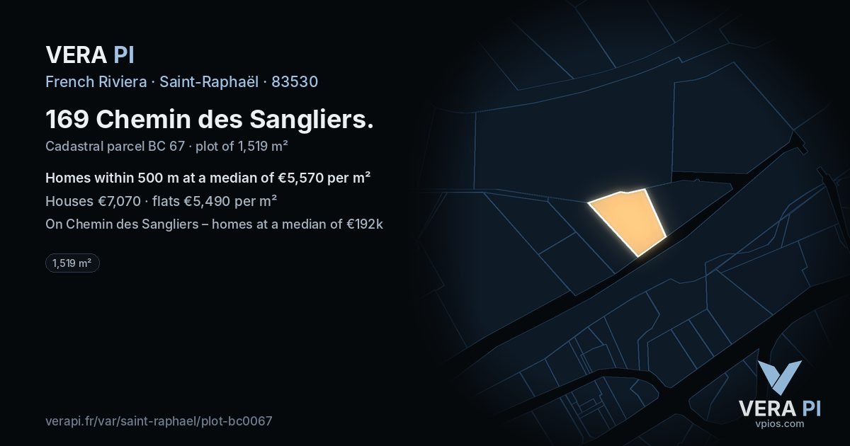 169 Chemin des Sangliers, Saint-Raphaël at night – the plot lit, the parcels around coloured by the prices near them