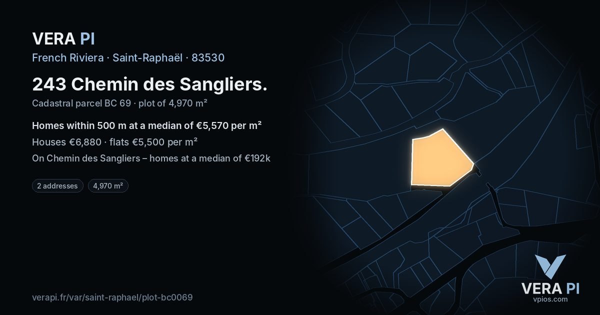 243 Chemin des Sangliers, Saint-Raphaël at night – the plot lit, the parcels around coloured by the prices near them