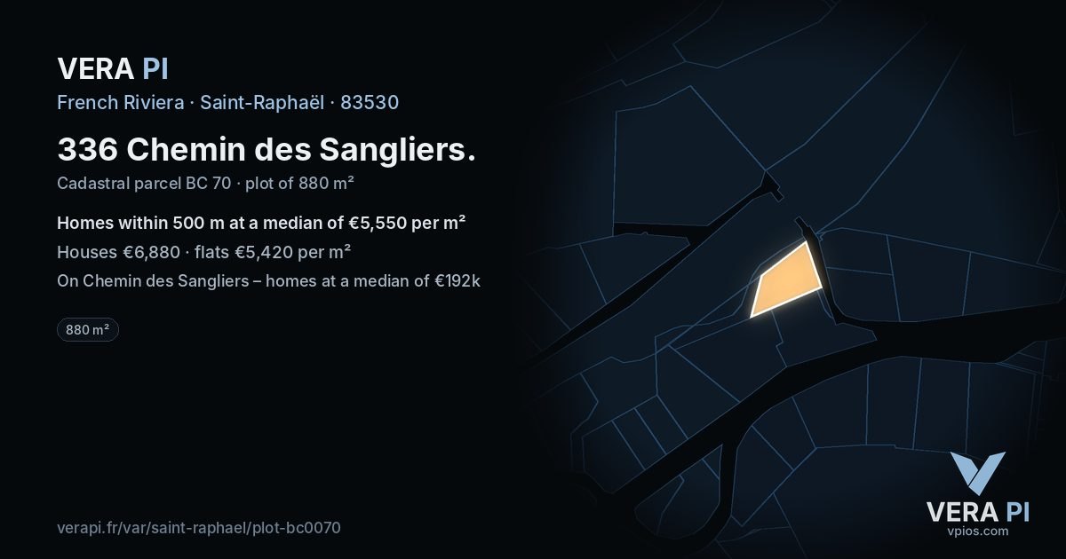 336 Chemin des Sangliers, Saint-Raphaël at night – the plot lit, the parcels around coloured by the prices near them