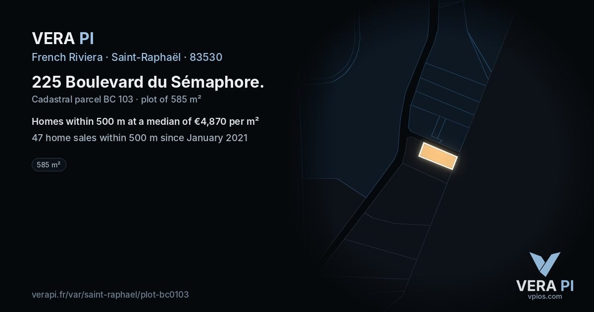 225 Boulevard du Sémaphore, Saint-Raphaël at night – the plot lit, the parcels around coloured by the prices near them