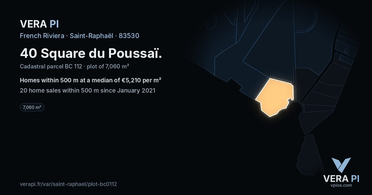 40 Square du Poussaï, Saint-Raphaël at night – the plot lit, the parcels around coloured by the prices near them