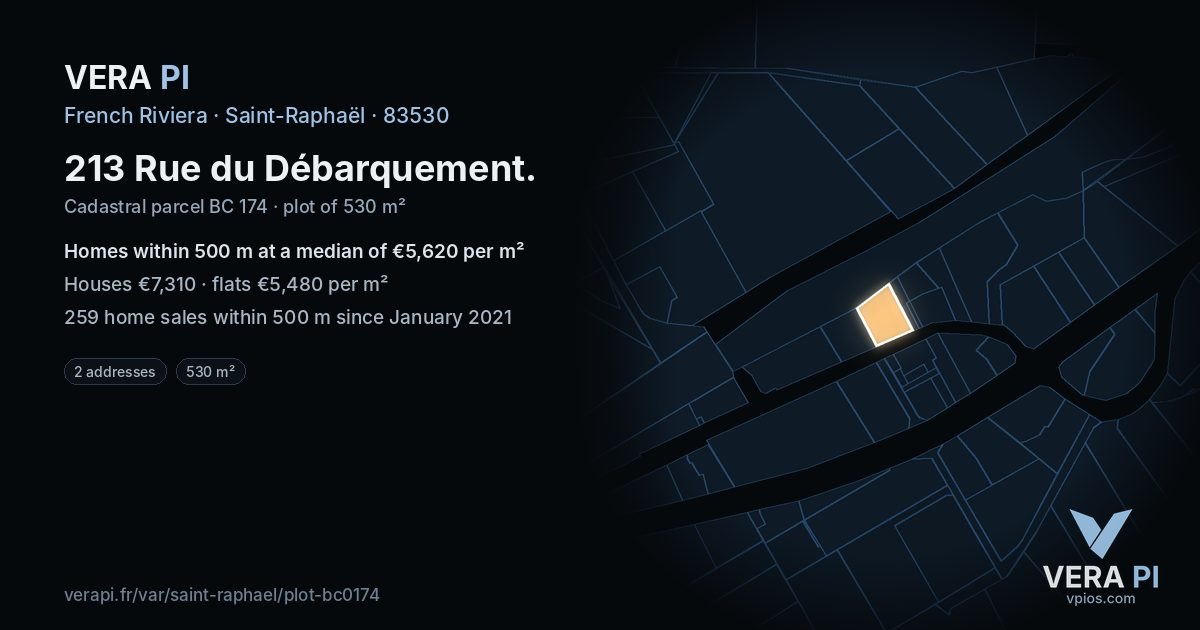 213 Rue du Débarquement, Saint-Raphaël at night – the plot lit, the parcels around coloured by the prices near them