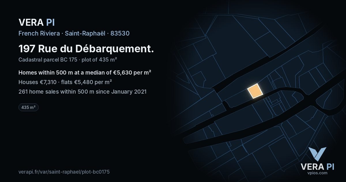 197 Rue du Débarquement, Saint-Raphaël at night – the plot lit, the parcels around coloured by the prices near them