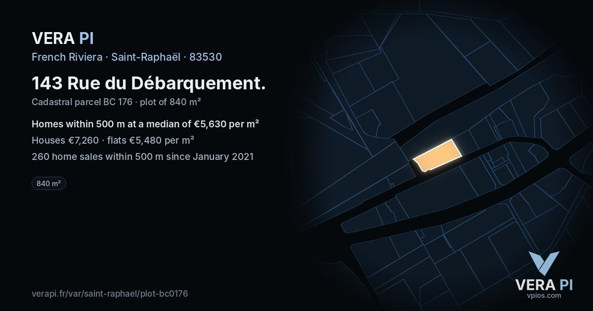 143 Rue du Débarquement, Saint-Raphaël at night – the plot lit, the parcels around coloured by the prices near them