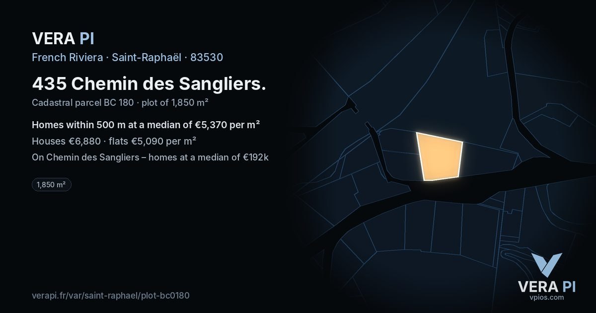 435 Chemin des Sangliers, Saint-Raphaël at night – the plot lit, the parcels around coloured by the prices near them
