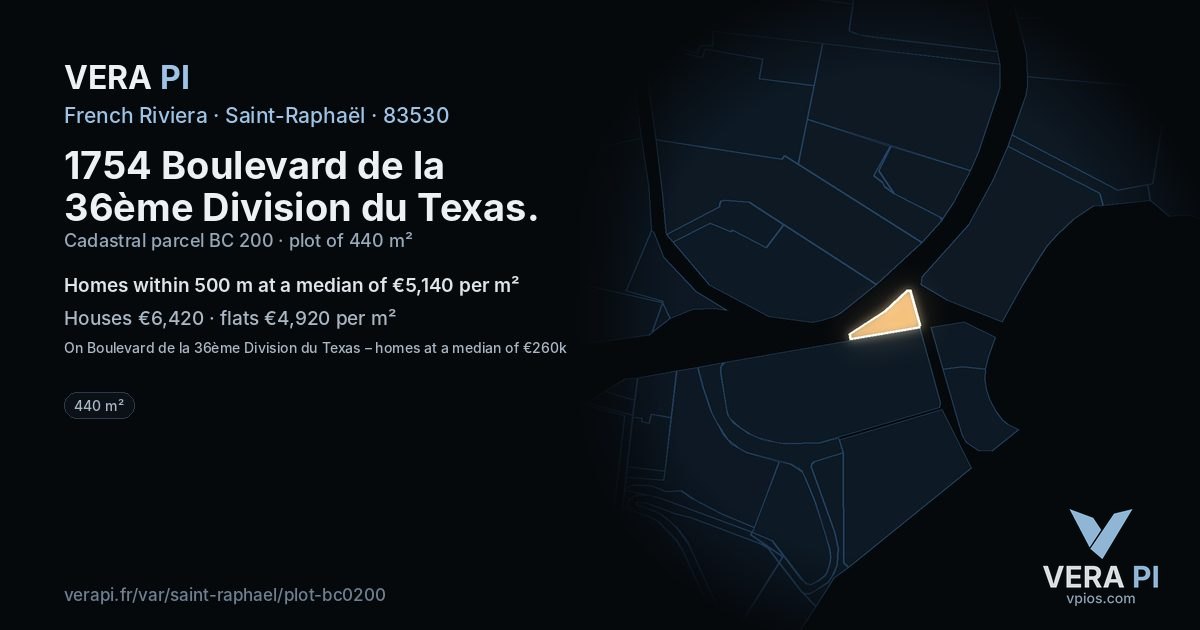 1754 Boulevard de la 36ème Division du Texas, Saint-Raphaël at night – the plot lit, the parcels around coloured by the prices near them