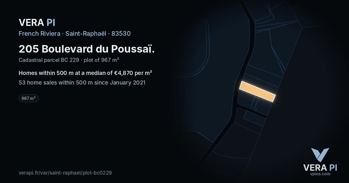 205 Boulevard du Poussaï, Saint-Raphaël at night – the plot lit, the parcels around coloured by the prices near them