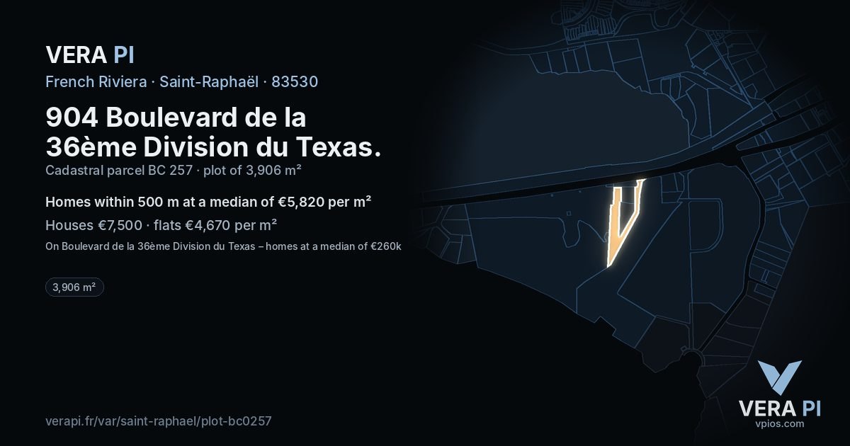 904 Boulevard de la 36ème Division du Texas, Saint-Raphaël at night – the plot lit, the parcels around coloured by the prices near them