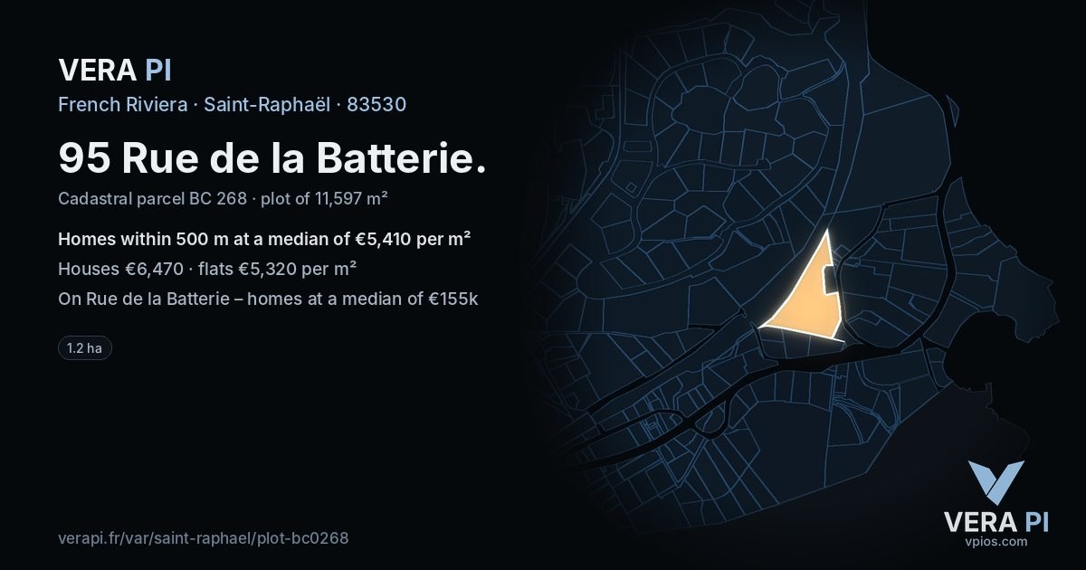 95 Rue de la Batterie, Saint-Raphaël at night – the plot lit, the parcels around coloured by the prices near them