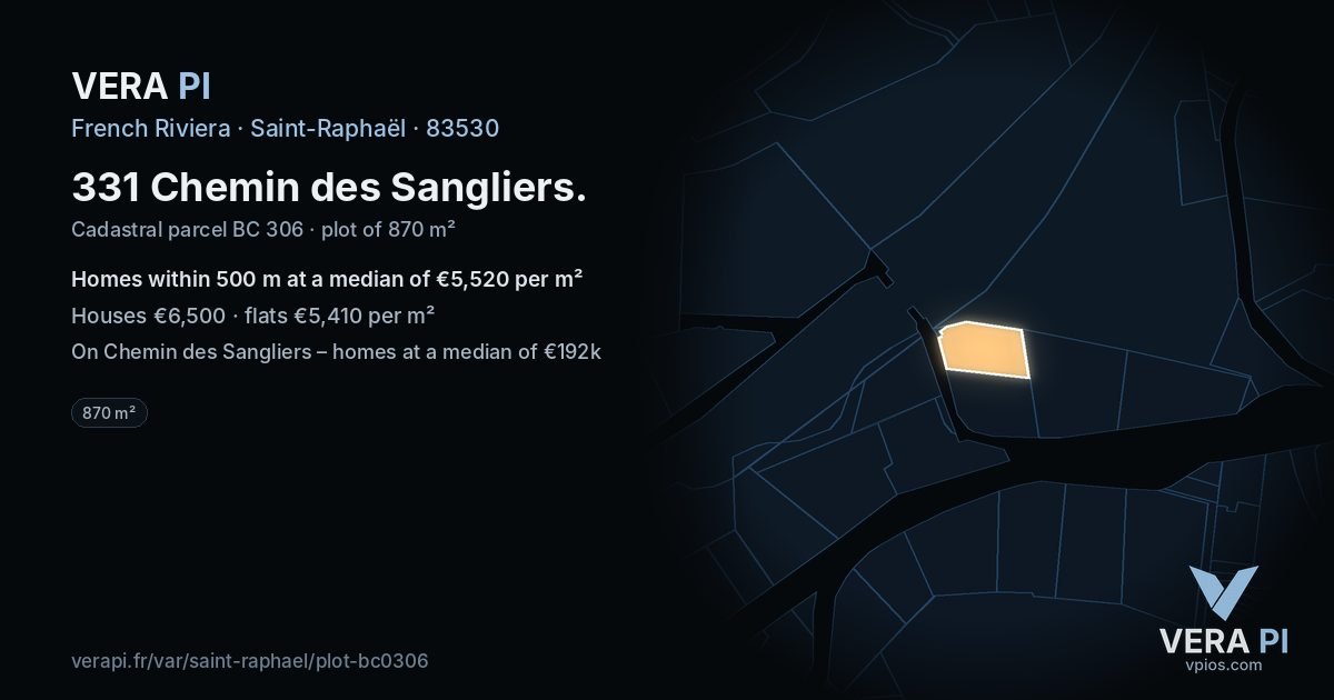 331 Chemin des Sangliers, Saint-Raphaël at night – the plot lit, the parcels around coloured by the prices near them