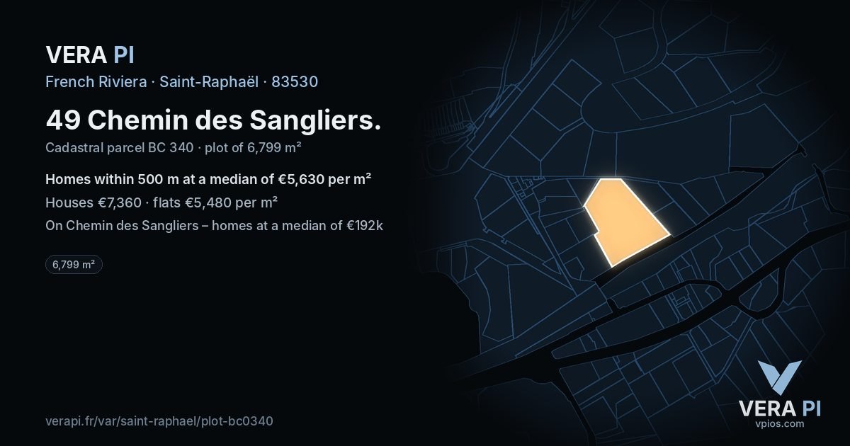 49 Chemin des Sangliers, Saint-Raphaël at night – the plot lit, the parcels around coloured by the prices near them