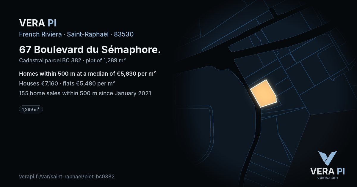 67 Boulevard du Sémaphore, Saint-Raphaël at night – the plot lit, the parcels around coloured by the prices near them