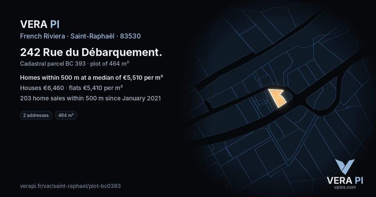 242 Rue du Débarquement, Saint-Raphaël at night – the plot lit, the parcels around coloured by the prices near them