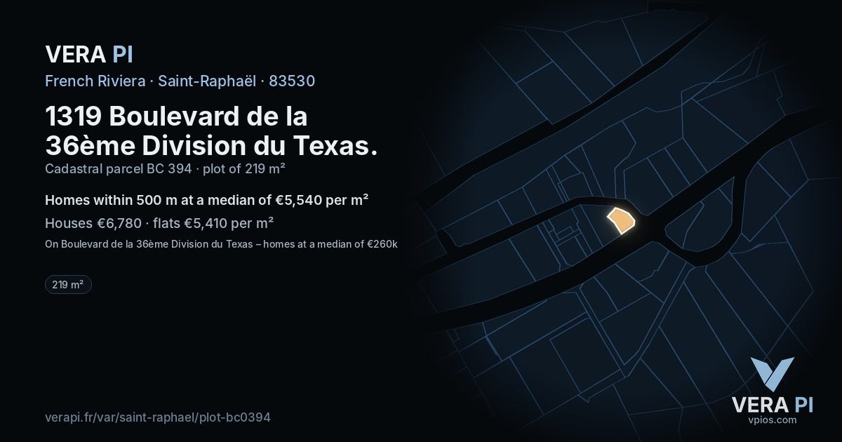 1319 Boulevard de la 36ème Division du Texas, Saint-Raphaël at night – the plot lit, the parcels around coloured by the prices near them