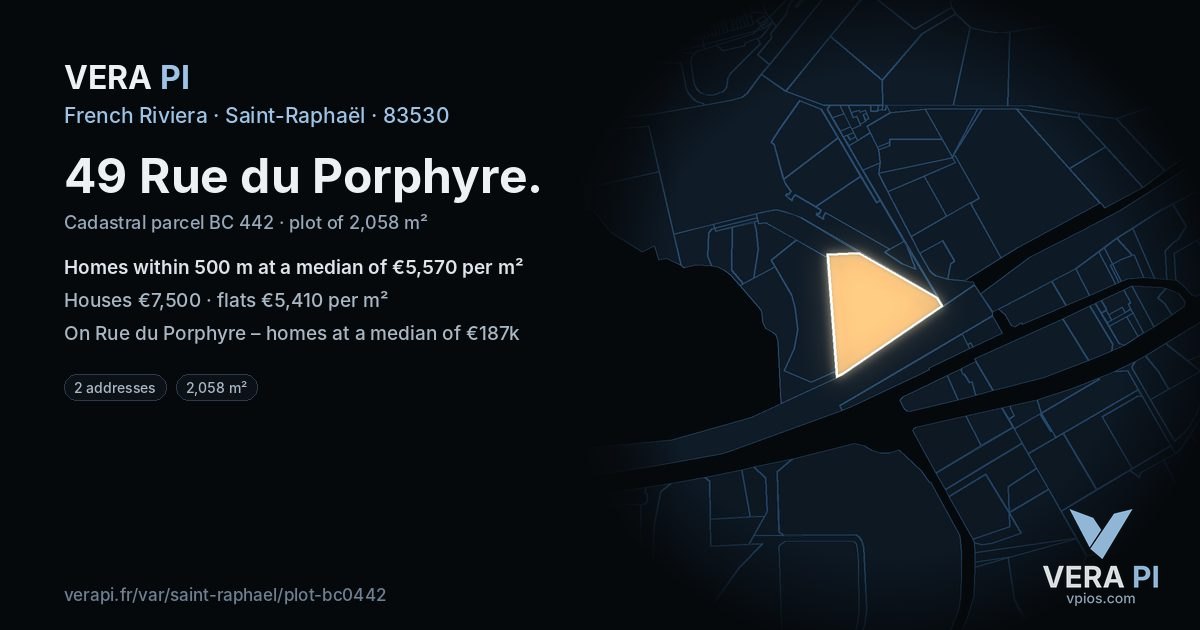 49 Rue du Porphyre, Saint-Raphaël at night – the plot lit, the parcels around coloured by the prices near them