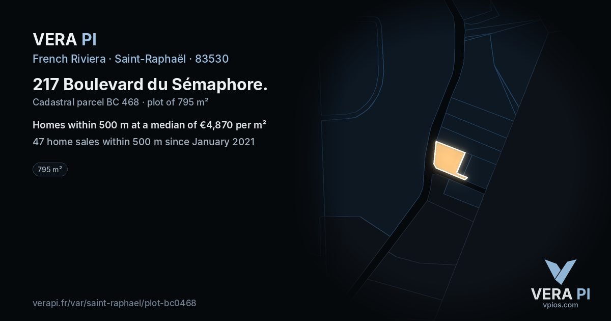 217 Boulevard du Sémaphore, Saint-Raphaël at night – the plot lit, the parcels around coloured by the prices near them