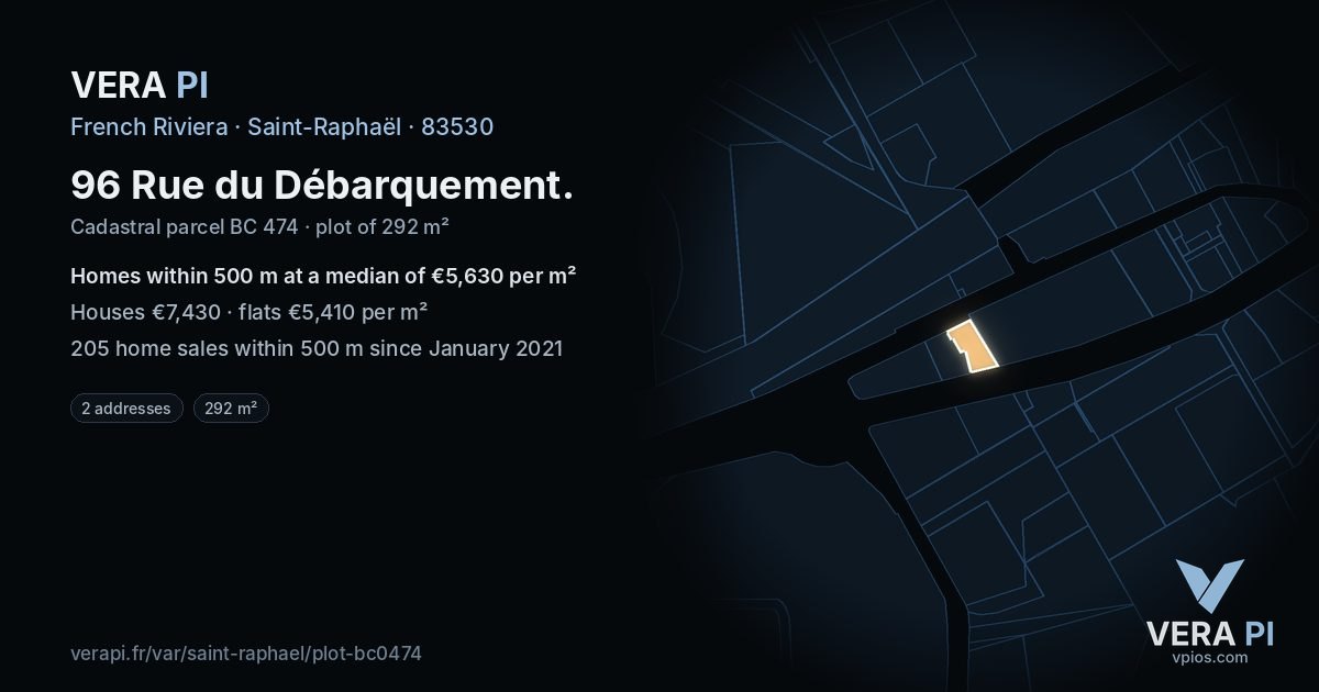 96 Rue du Débarquement, Saint-Raphaël at night – the plot lit, the parcels around coloured by the prices near them
