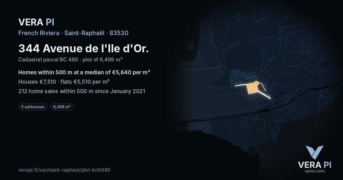 344 Avenue de l'Ile d'Or, Saint-Raphaël at night – the plot lit, the parcels around coloured by the prices near them
