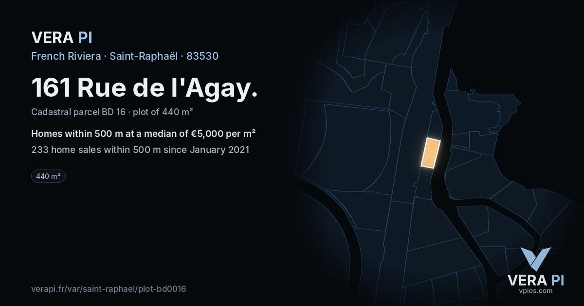 161 Rue de l'Agay, Saint-Raphaël at night – the plot lit, the parcels around coloured by the prices near them