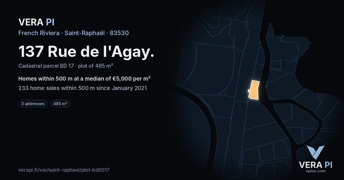 137 Rue de l'Agay, Saint-Raphaël at night – the plot lit, the parcels around coloured by the prices near them