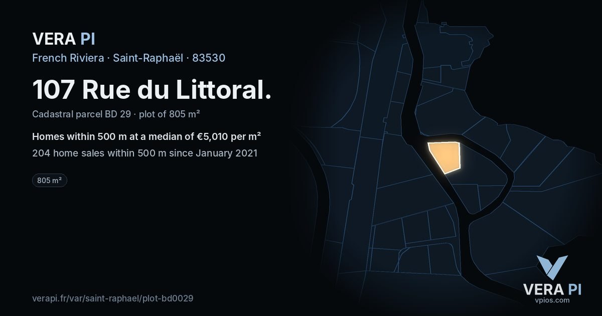 107 Rue du Littoral, Saint-Raphaël at night – the plot lit, the parcels around coloured by the prices near them