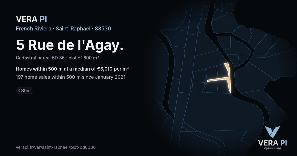 5 Rue de l'Agay, Saint-Raphaël at night – the plot lit, the parcels around coloured by the prices near them