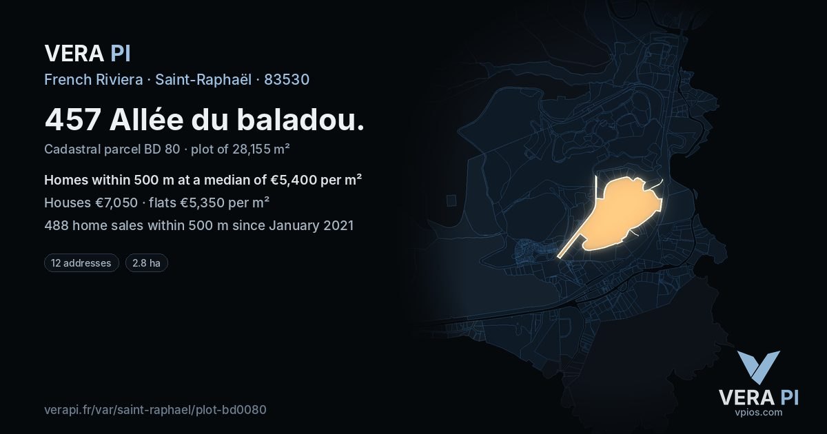 457 Allée du baladou, Saint-Raphaël at night – the plot lit, the parcels around coloured by the prices near them