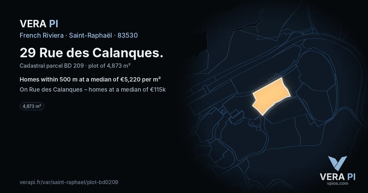 29 Rue des Calanques, Saint-Raphaël at night – the plot lit, the parcels around coloured by the prices near them