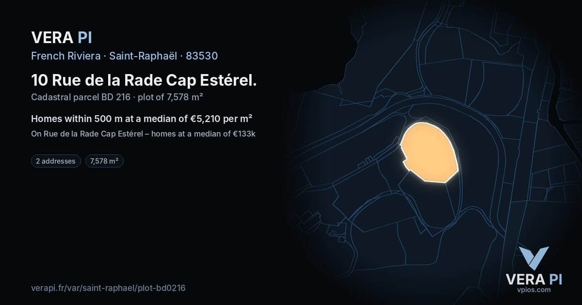 10 Rue de la Rade Cap Estérel, Saint-Raphaël at night – the plot lit, the parcels around coloured by the prices near them