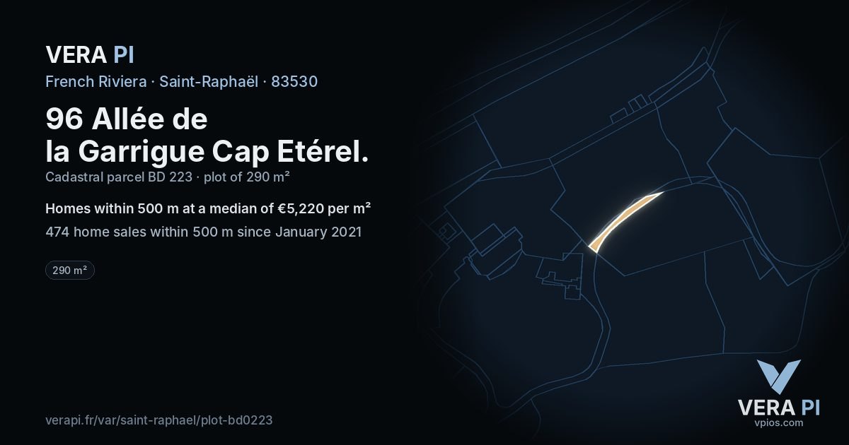 96 Allée de la Garrigue Cap Etérel, Saint-Raphaël at night – the plot lit, the parcels around coloured by the prices near them