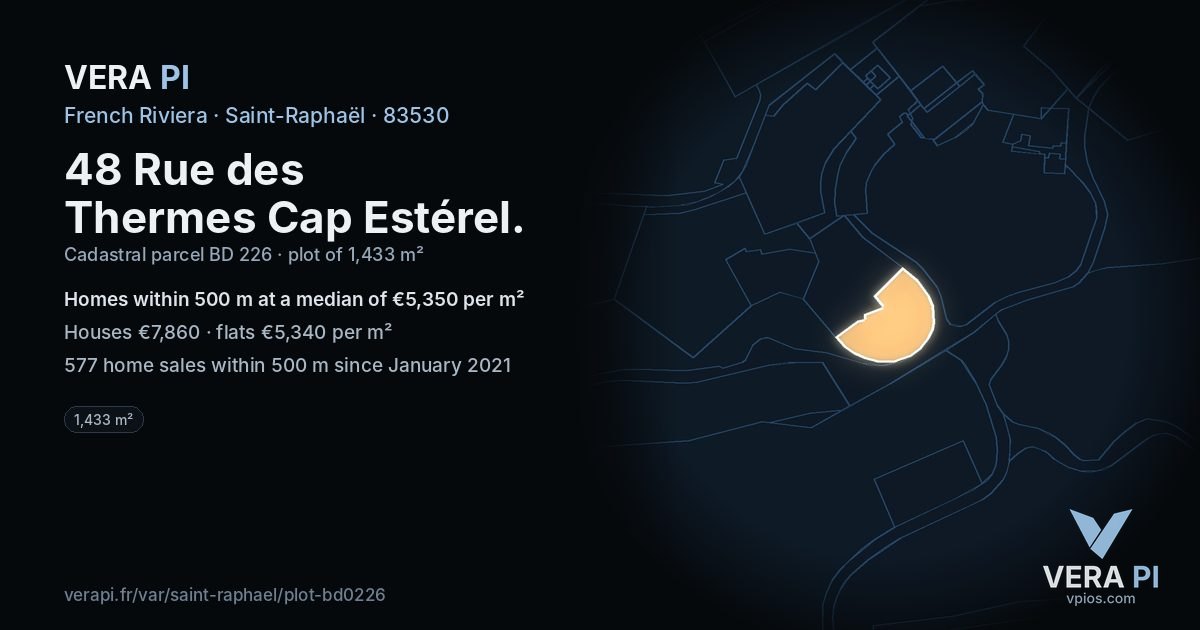 48 Rue des Thermes Cap Estérel, Saint-Raphaël at night – the plot lit, the parcels around coloured by the prices near them