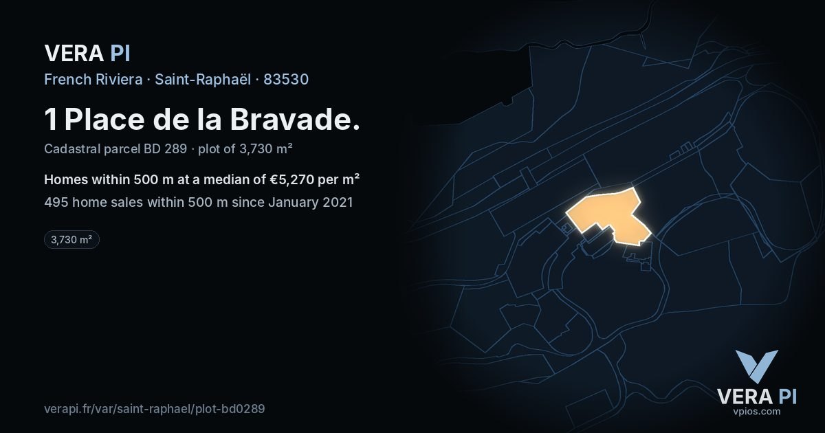 1 Place de la Bravade, Saint-Raphaël at night – the plot lit, the parcels around coloured by the prices near them