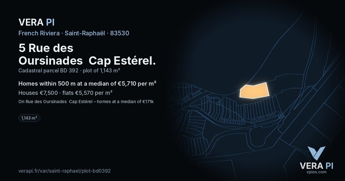 5 Rue des Oursinades  Cap Estérel, Saint-Raphaël at night – the plot lit, the parcels around coloured by the prices near them
