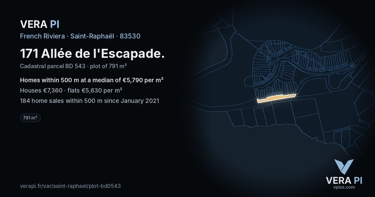 171 Allée de l'Escapade, Saint-Raphaël at night – the plot lit, the parcels around coloured by the prices near them
