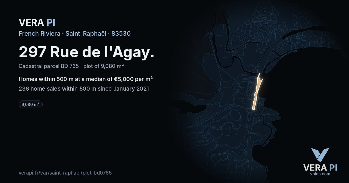 297 Rue de l'Agay, Saint-Raphaël at night – the plot lit, the parcels around coloured by the prices near them