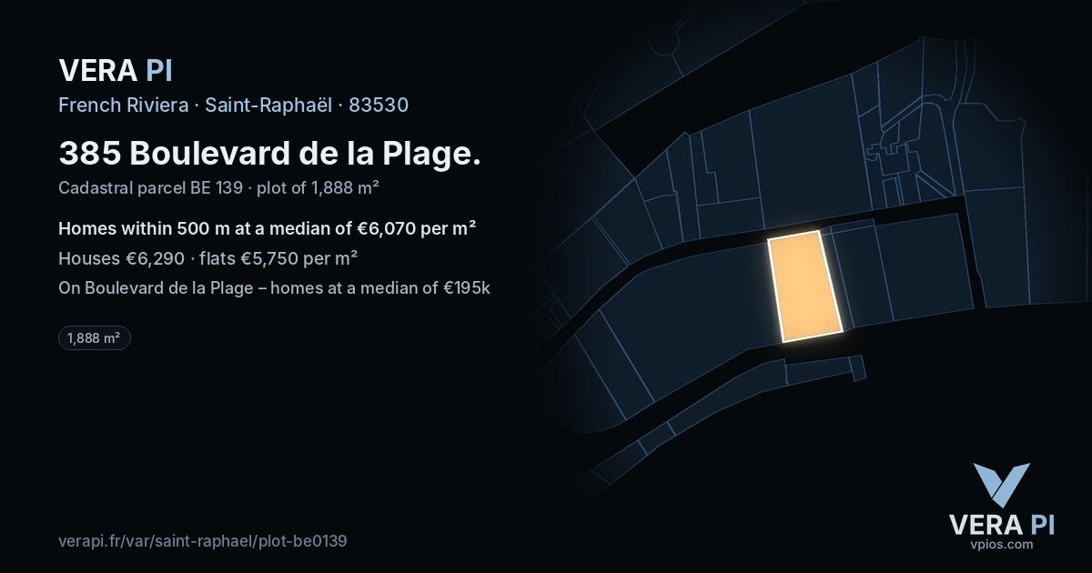 385 Boulevard de la Plage, Saint-Raphaël at night – the plot lit, the parcels around coloured by the prices near them