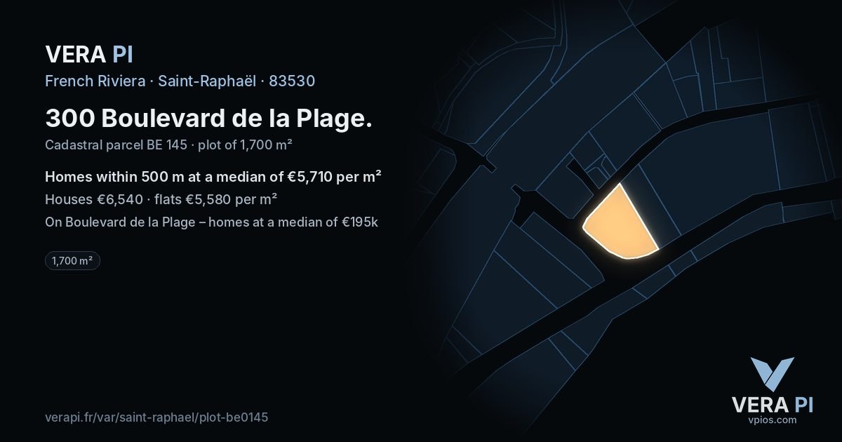 300 Boulevard de la Plage, Saint-Raphaël at night – the plot lit, the parcels around coloured by the prices near them