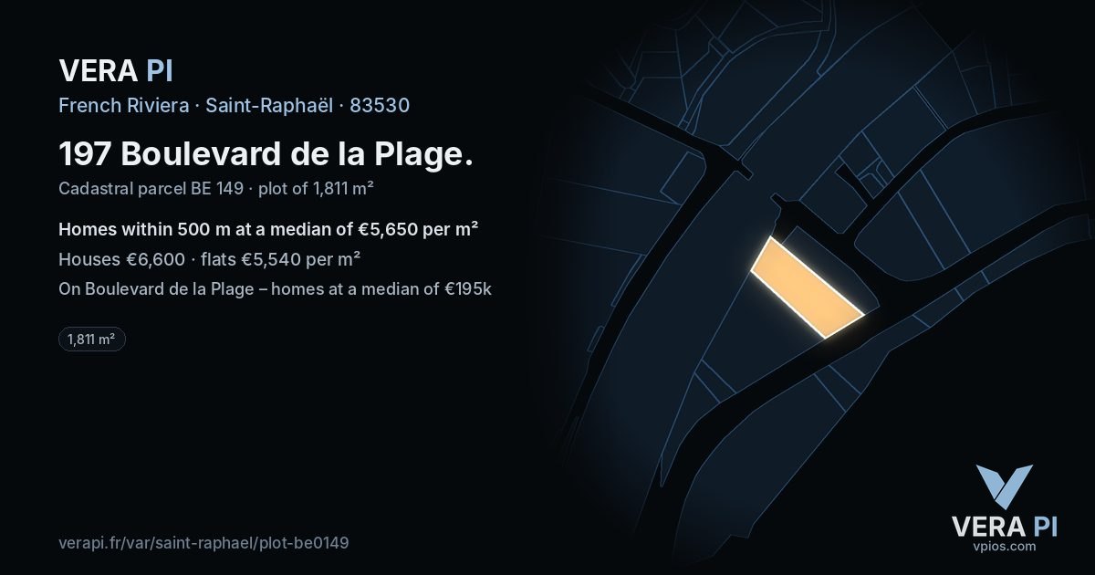 197 Boulevard de la Plage, Saint-Raphaël at night – the plot lit, the parcels around coloured by the prices near them