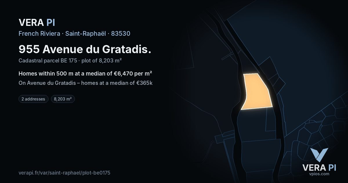 955 Avenue du Gratadis, Saint-Raphaël at night – the plot lit, the parcels around coloured by the prices near them