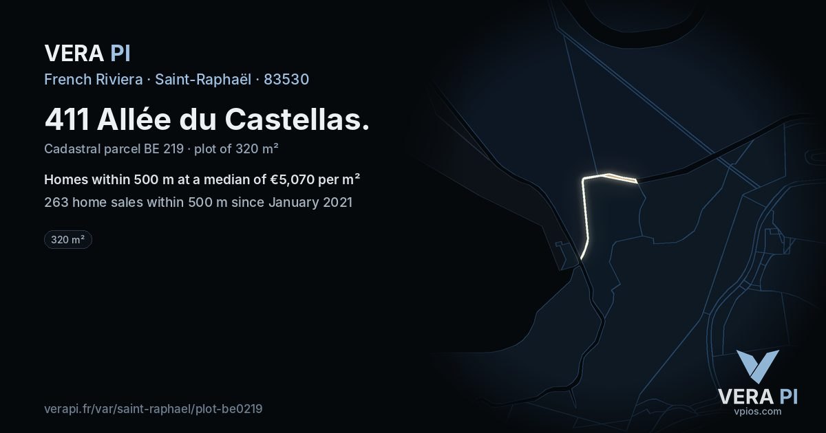 411 Allée du Castellas, Saint-Raphaël at night – the plot lit, the parcels around coloured by the prices near them