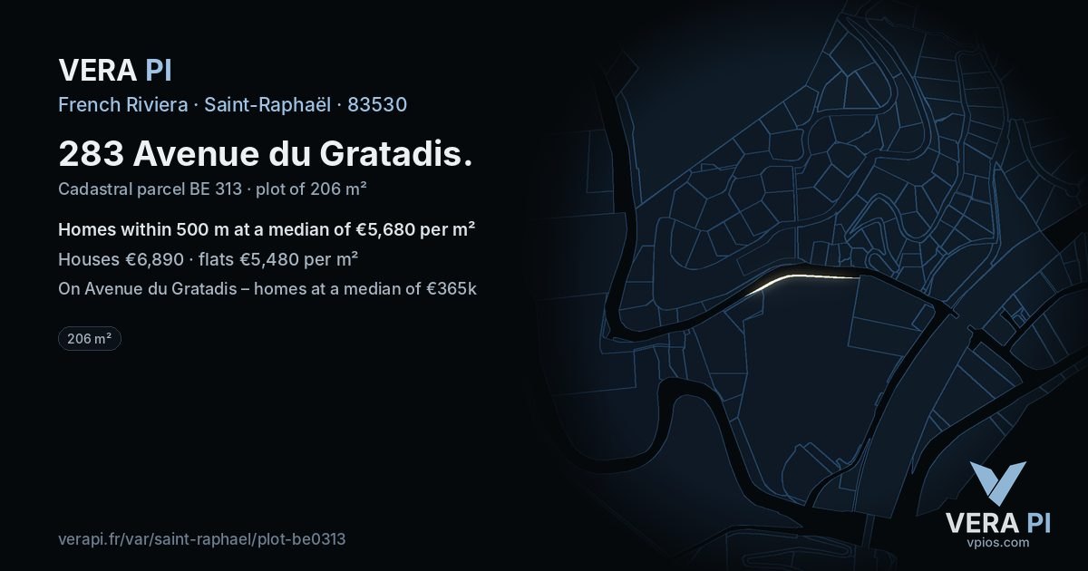 283 Avenue du Gratadis, Saint-Raphaël at night – the plot lit, the parcels around coloured by the prices near them