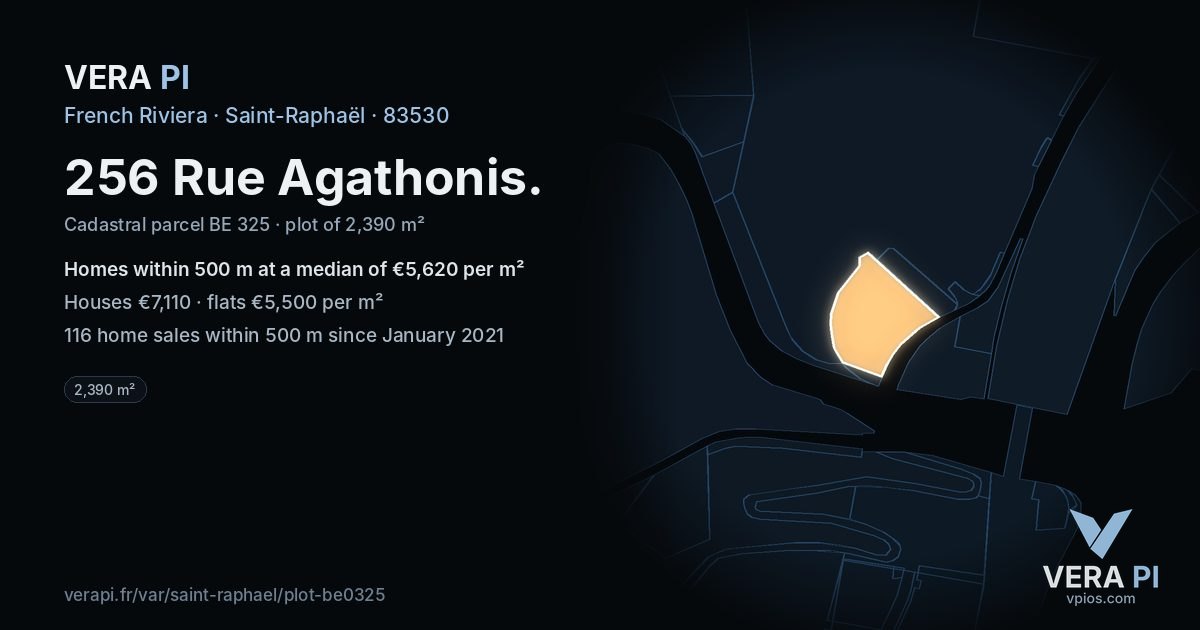 256 Rue Agathonis, Saint-Raphaël at night – the plot lit, the parcels around coloured by the prices near them