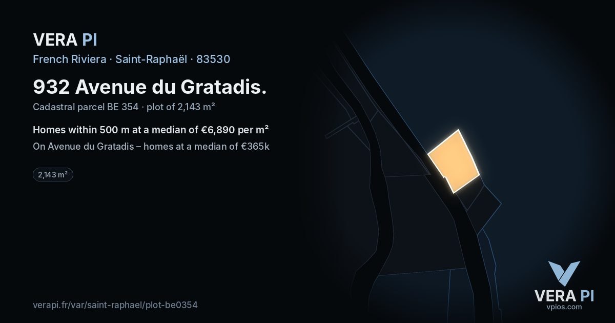 932 Avenue du Gratadis, Saint-Raphaël at night – the plot lit, the parcels around coloured by the prices near them