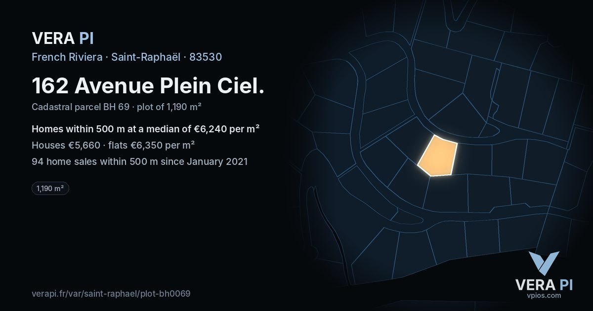 162 Avenue Plein Ciel, Saint-Raphaël at night – the plot lit, the parcels around coloured by the prices near them